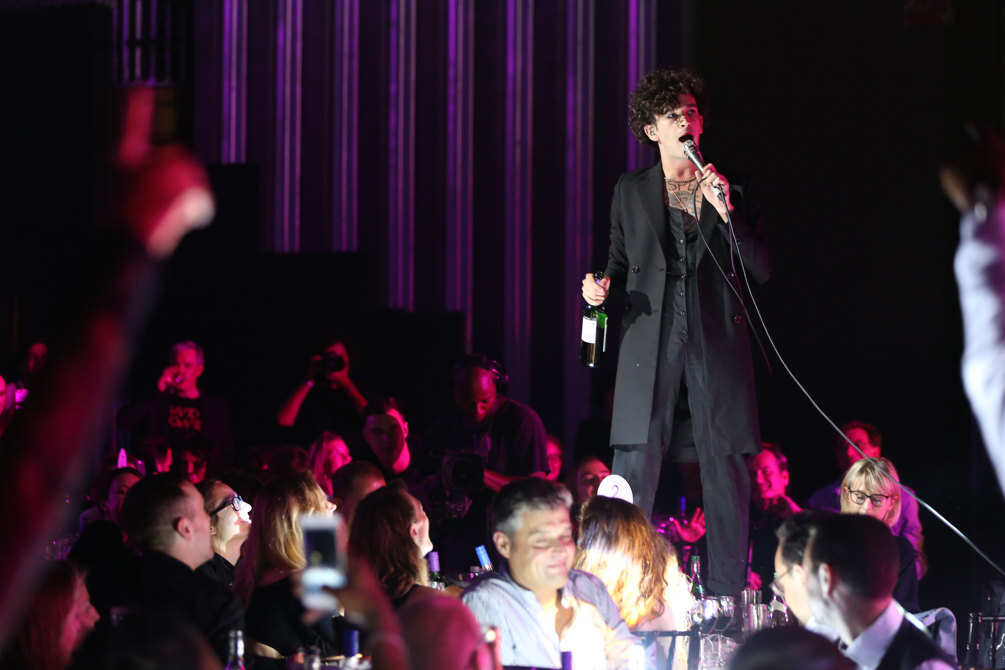 The 1975 take to the tables