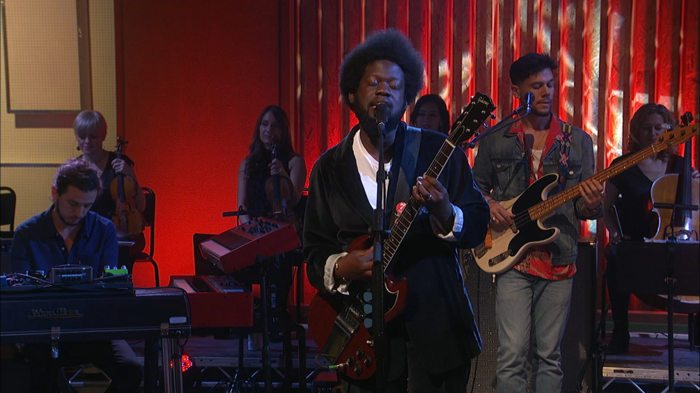 Michael Kiwanuka performing 'You Ain't the Problem' (1)